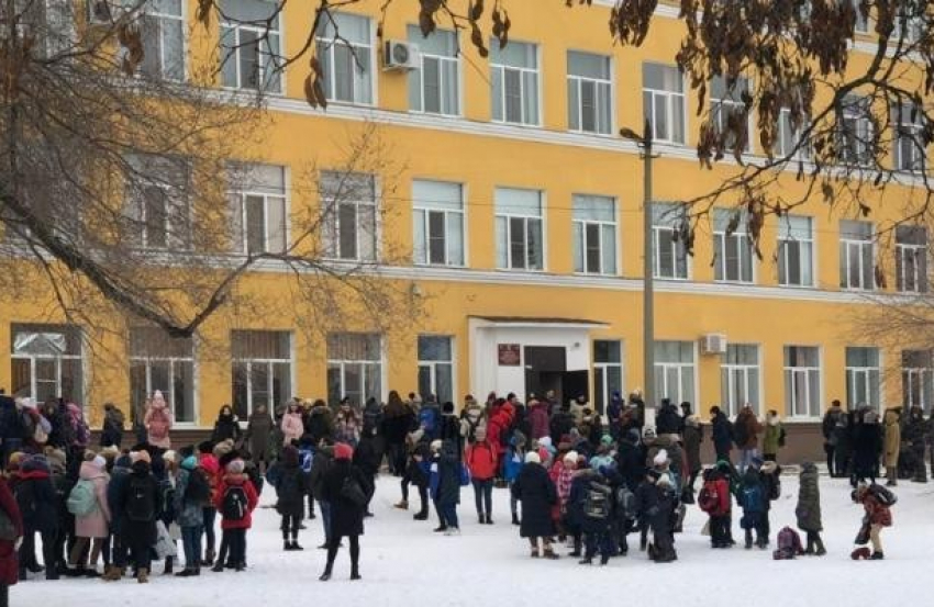 Массовая эвакуация в школах Волгограда