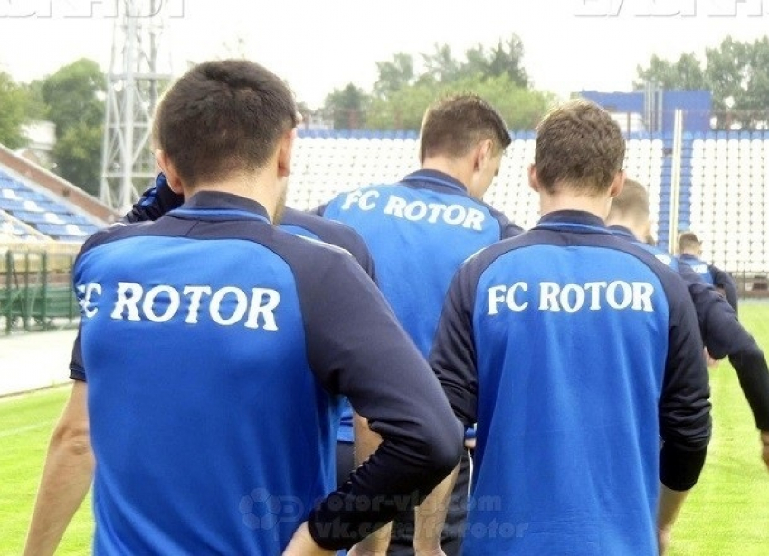 Сумочки для косметики и вязанные футболки: волгоградский «Ротор» оденут за 6 млн рублей