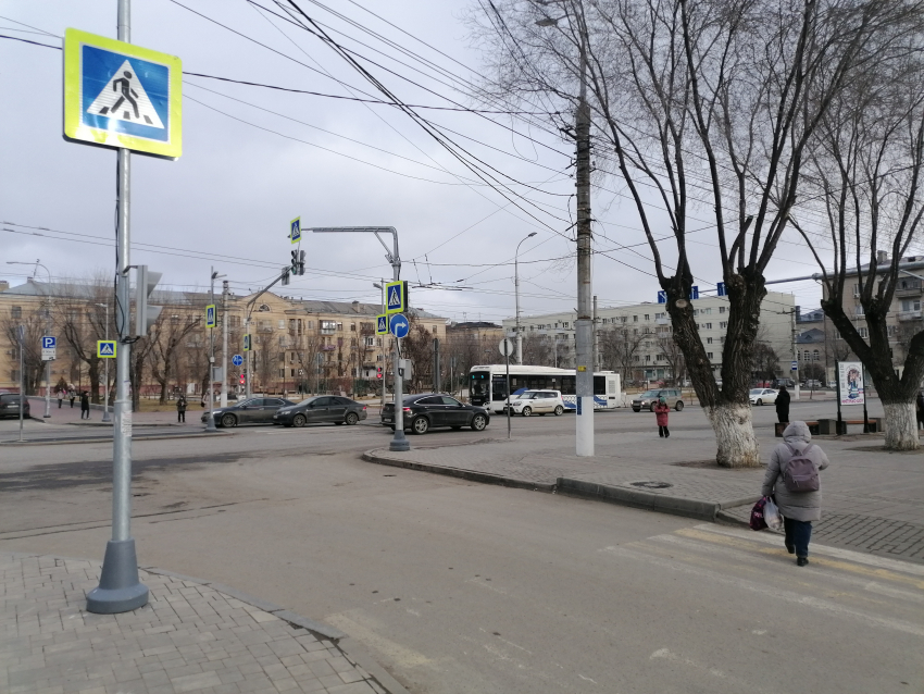 Стало красиво, но неудобно никому: облагороженный перекресток в центре раскритиковали волгоградцы