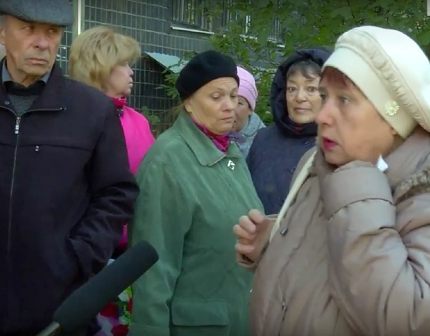 Жители дома на улице Буханцева в Волгограде продолжают замерзать в своих квартирах