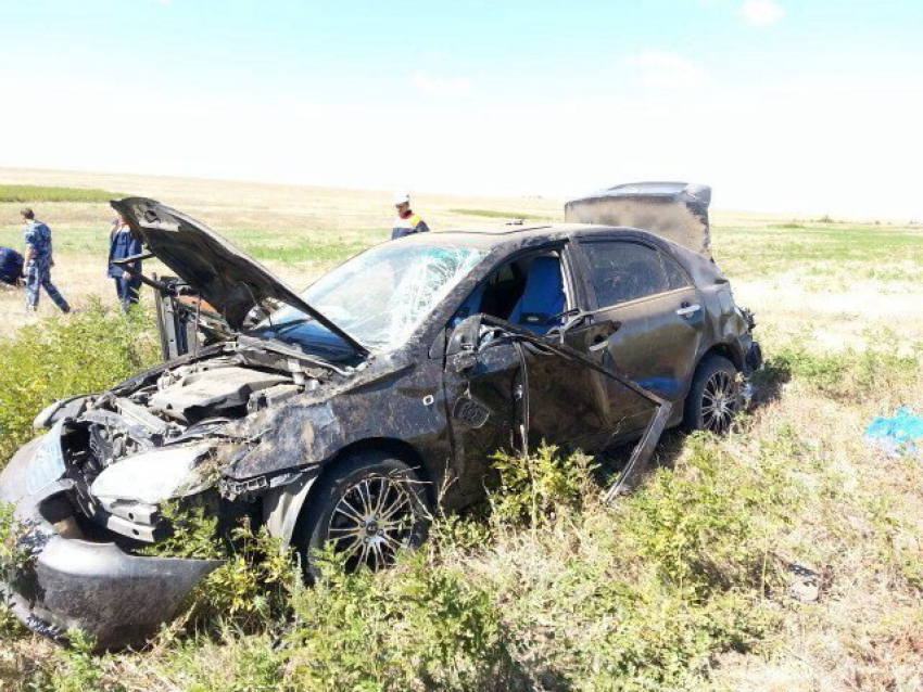 Под Волгоградом в ДТП погиб 22-летний парень, слетев с трассы