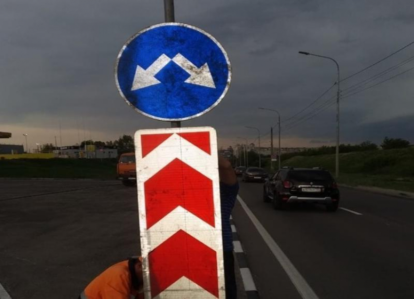 На развязке рядом с Мамаевым курганом в Волгограде  заменили проблемный знак