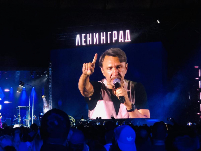 На концерт «Ленинграда» пришли больше 40 тысяч волгоградцев
