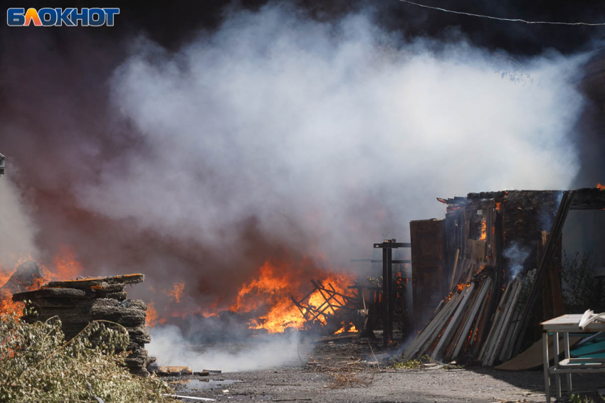 Конюшня загорелась под Волгоградом