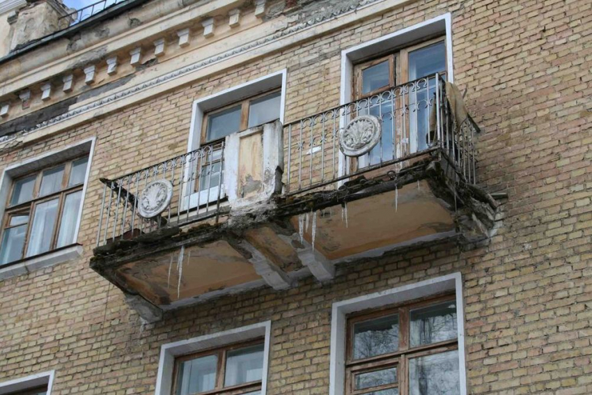 Волгоградская УК ответит за 28 разрушенных балконов