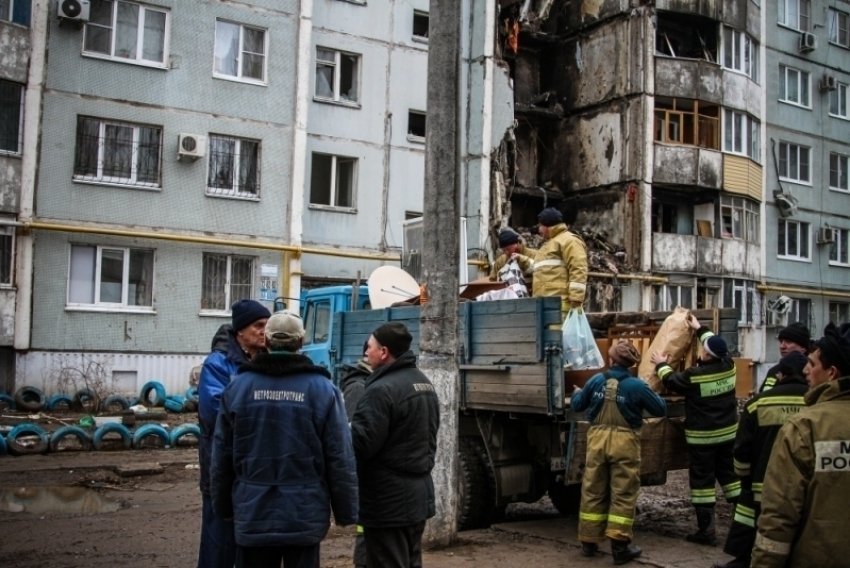 В разрушенном доме в Волгограде возобновили вывоз имущества 