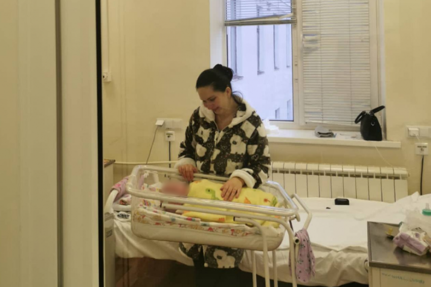 "Она была фиолетовой": в Волгограде выписали малышку после трех месяцев реанимации 