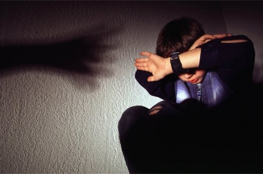 В центре Волгограда женщина избила 14-летнего мальчика, защищая сына