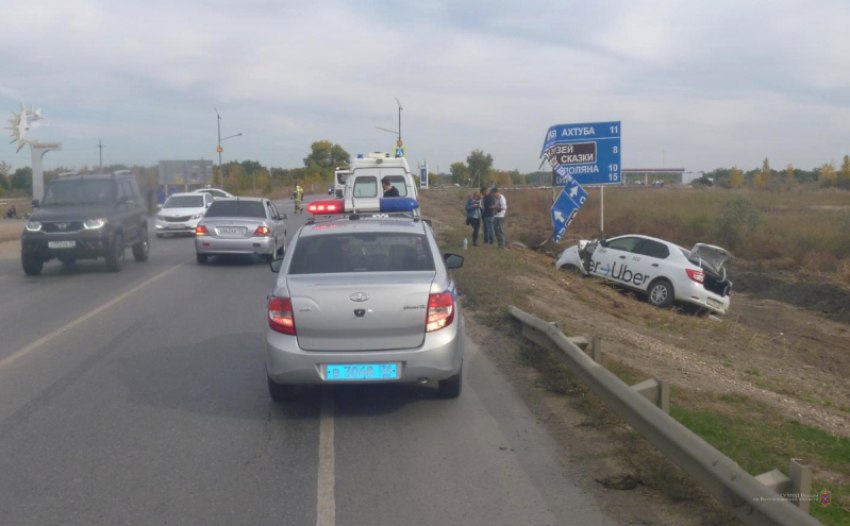 Под Волгоградом таксист Uber после ДТП попал в больницу вместе с пассажиркой 