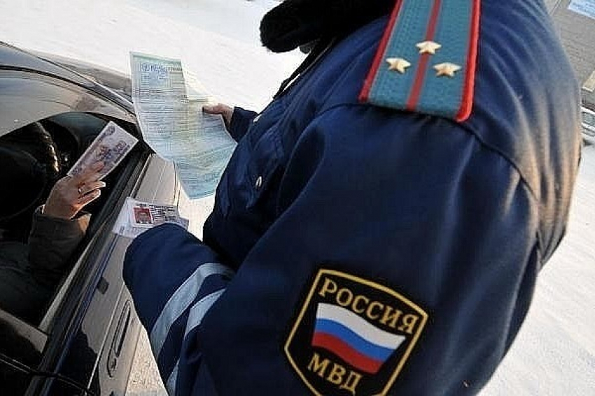 Инспектору ГИБДД из Волгограда грозит 12 лет колонии за взятки на 500 тысяч рублей