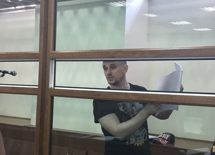Подозреваемый в пособничестве в убийстве Брудного Александр Геберт добился освобождения из железной клетки