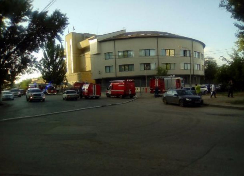 В Волгограде задымилось здание службы судебных приставов