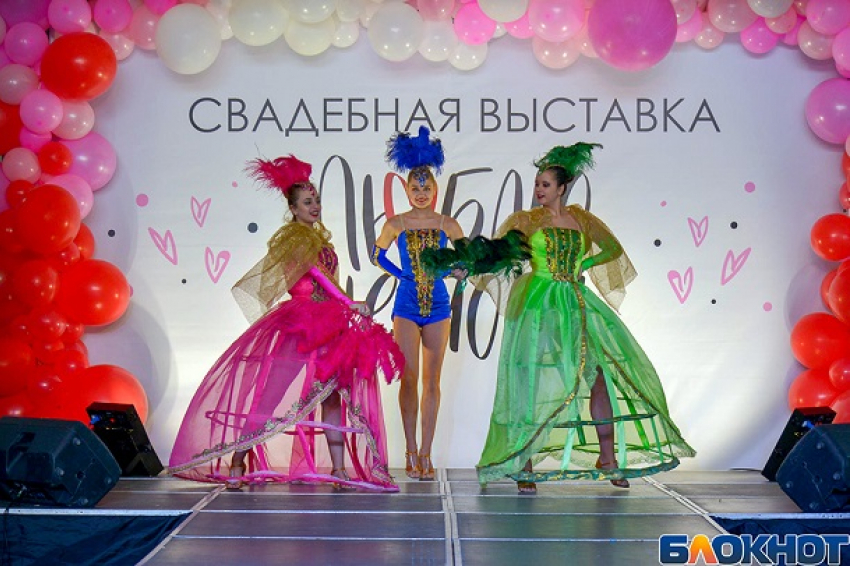 Волгоградский фотограф показал яркие наряды красавиц на свадебном фестивале «Люблю не могу»