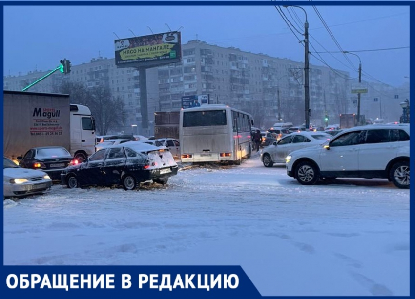 Южная часть Волгограда оказалась отрезана от города в снежный коллапс 