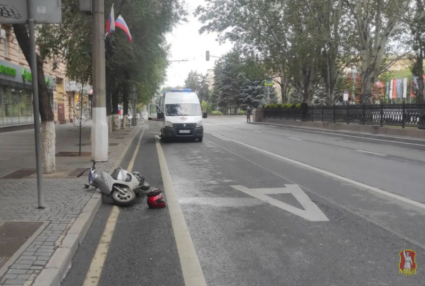 Дед на скутере покалечил бредущего по центру Волгограда пешехода