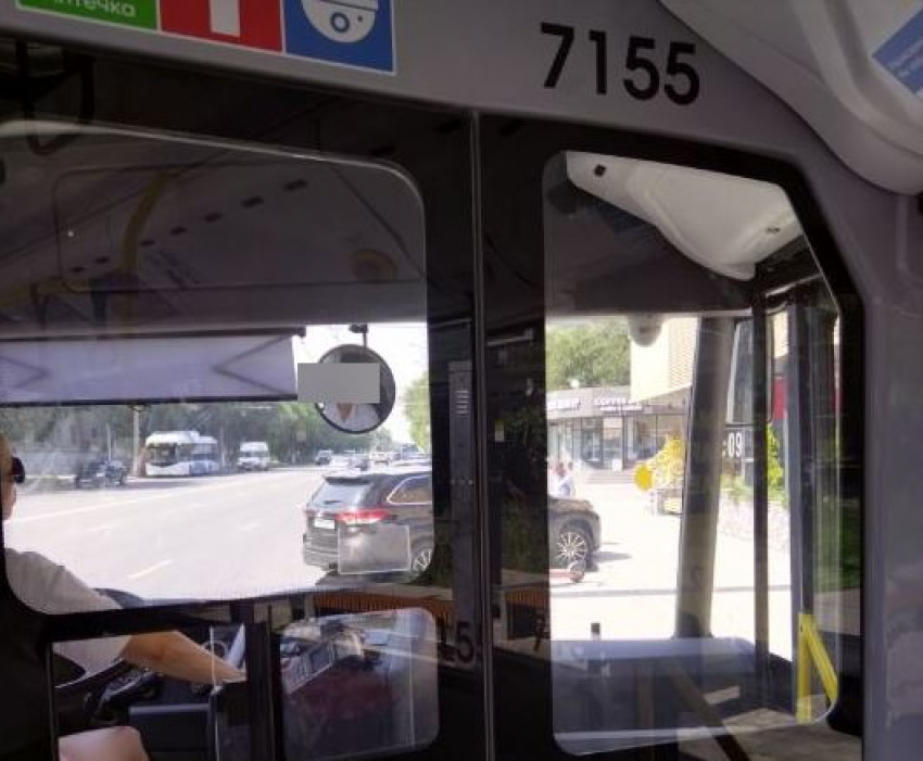 Секрет неработающих кондиционеров раскрыл волгоградке водитель троллейбуса