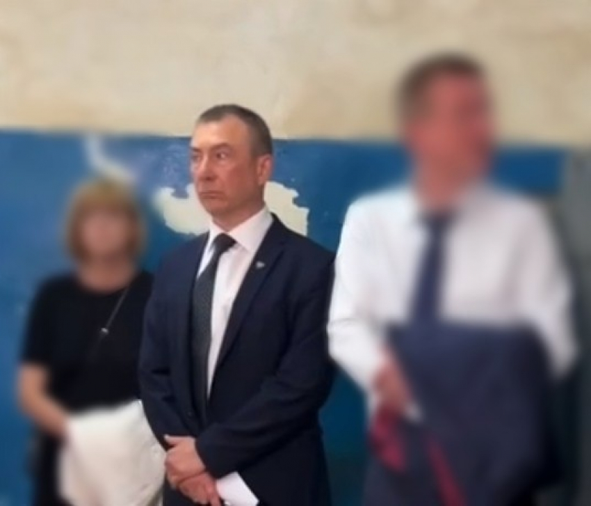 Главу комитета ЖКХ Волгоградской области уволили после взбучки от губернатора 