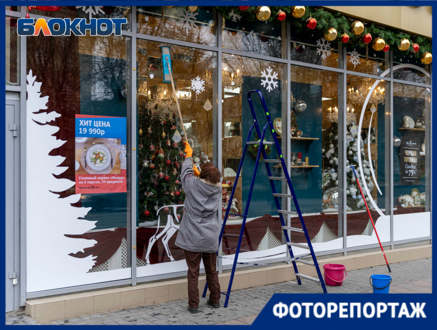 Как готовят Волгоград к новогодним праздникам, показал фотограф