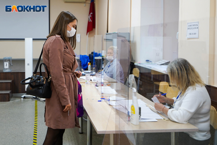 В День выборов в Волгоградской области зафиксирован минимум заболевших COVID-19 за месяц
