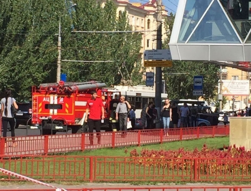Одиннадцать крупных объектов эвакуируют в Волгограде из-за угрозы взрыва