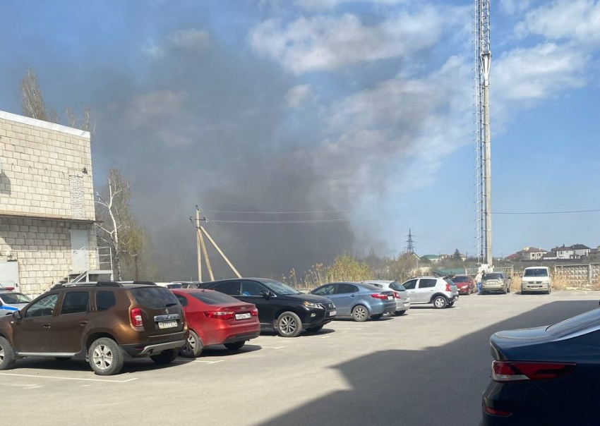 Пожар возле Качинского училища напугал волгоградцев