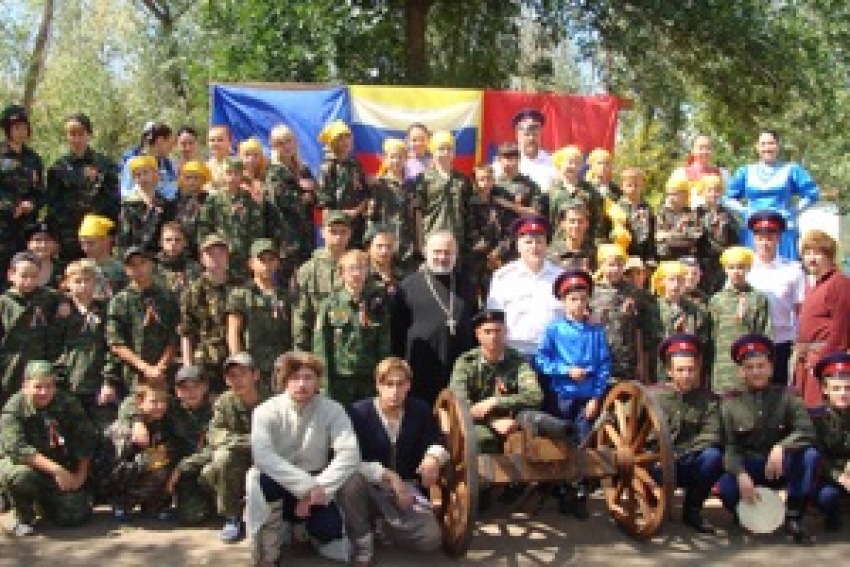 Под Волгоградом открылся военно-патриотический казачьей лагерь
