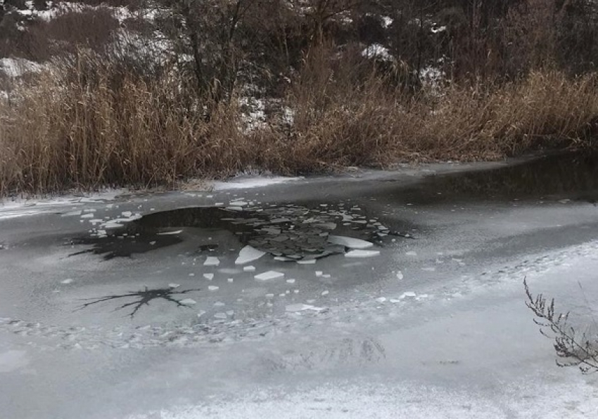 Семилетний ребенок провалился под лед и погиб в Волгоградской области