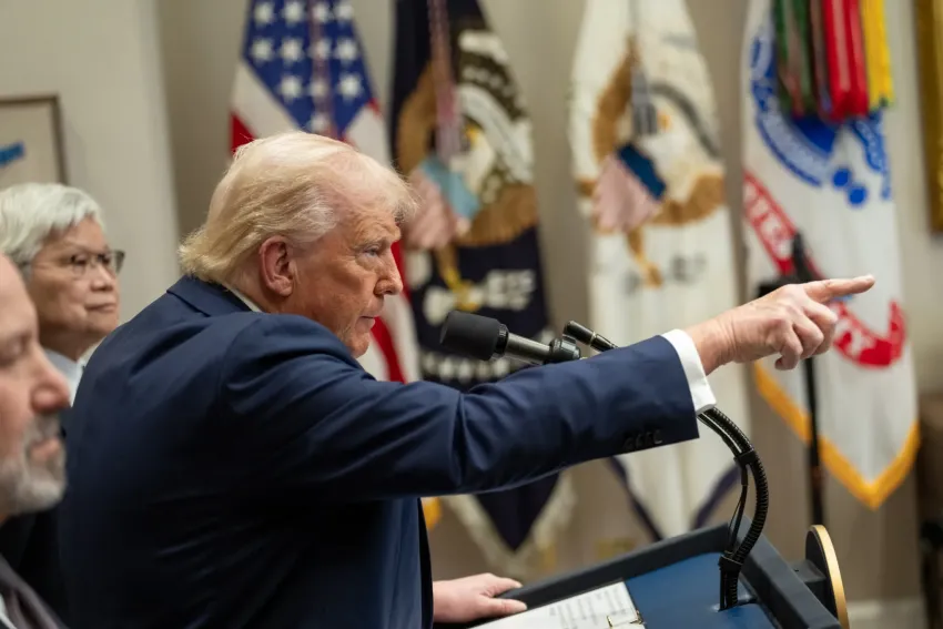 Не свихнувшийся дед, это манера вести бизнес: политтехнолог о трамповской критике Путина