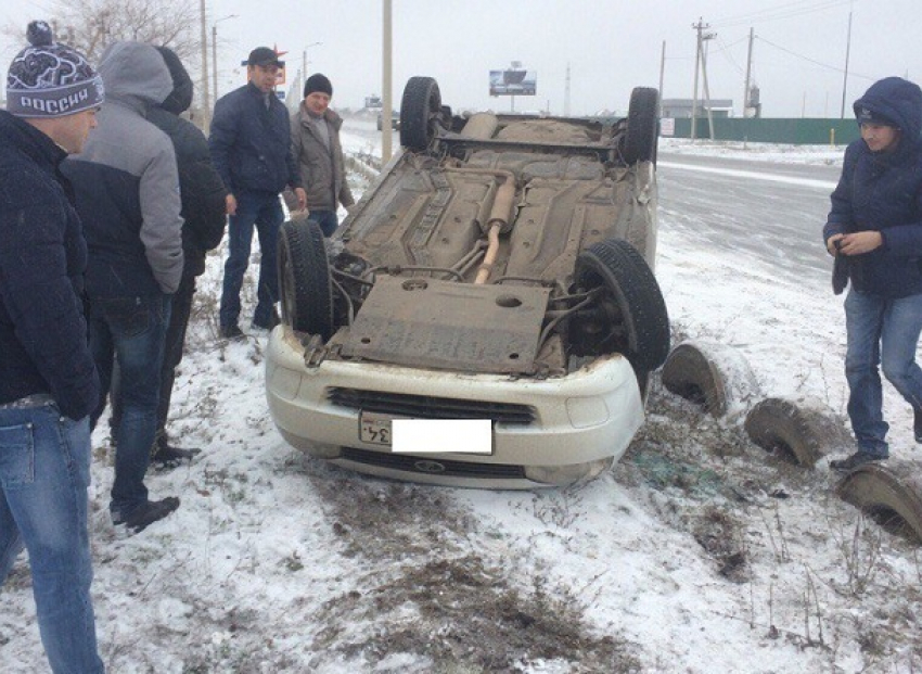 Водитель даже не пострадал в перевернувшейся в Волжском «Ладе» 