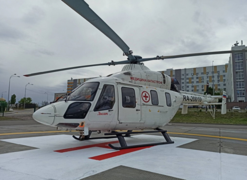 Доставка вертолетом и волгоградские медики спасли жизнь беременной с тяжелым осложнением