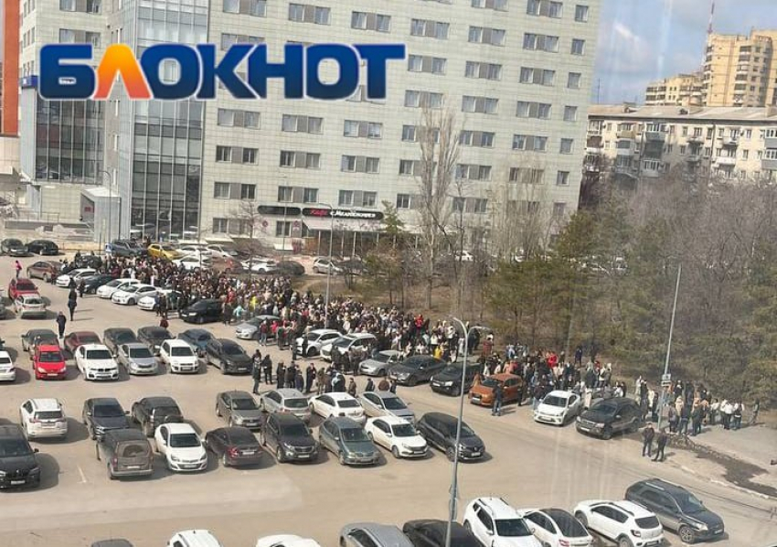 Крупный бизнес-центр эвакуировали в центре Волгограда