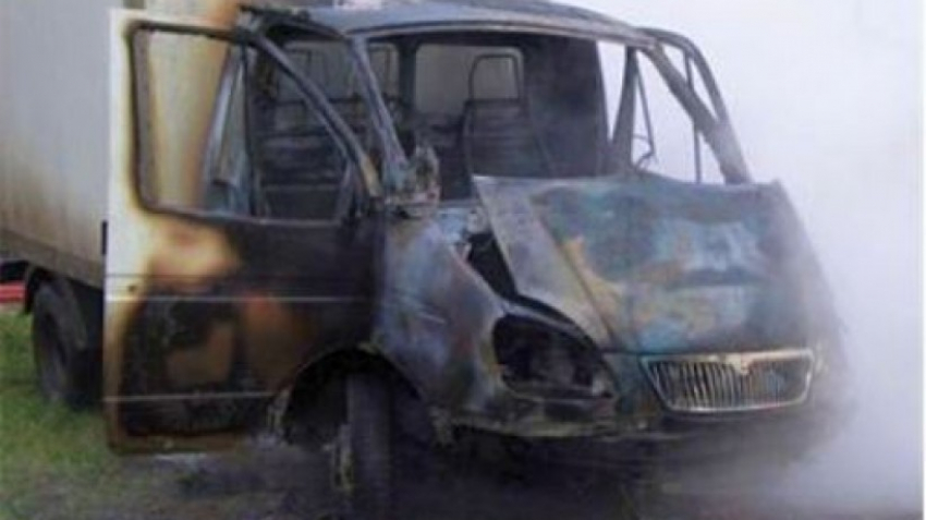 На трассе Волгоград-Сызрань полностью выгорела «Газель»