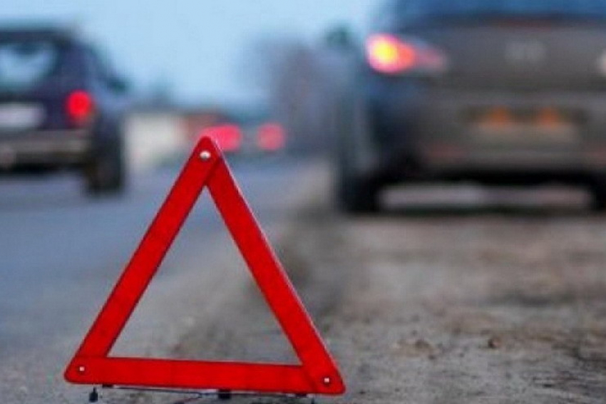 Лихач на Toyota сбил женщину и скрылся в Волгограде 