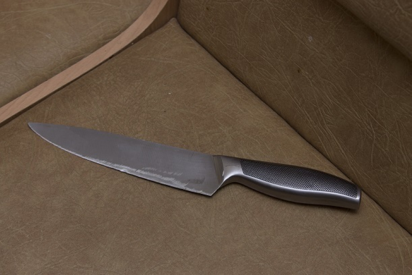 70-летний волгоградец изрезал ножом сына, не желавшего слушать наставления