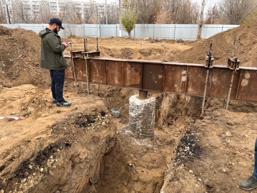 Установку колеса обозрения начали на бульваре Энгельса в Волгограде