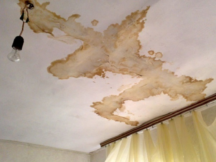 В Волгограде УК заплатит штраф 25 тысяч рублей за разваливающийся потолок