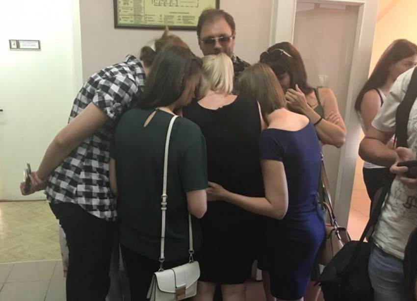 Почему родные убитой на дороге семьи взяли деньги от единоросса Булатова, объяснил адвокат