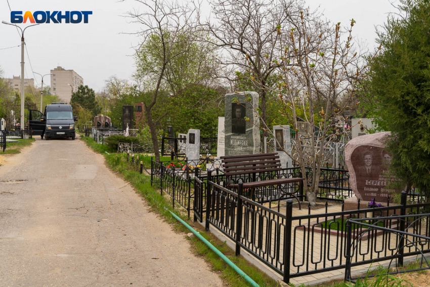 На кладбищах Волгограда вводят спецрежим