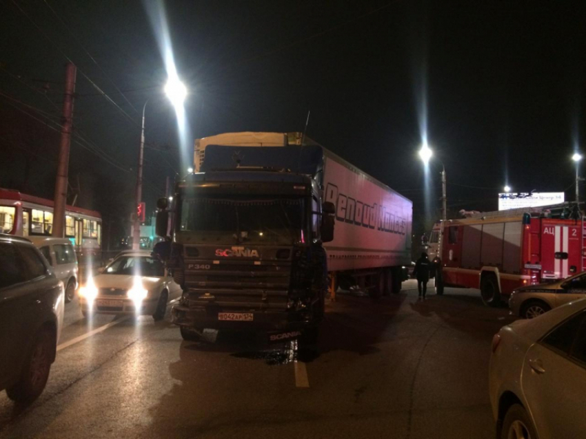 Подробности ДТП с грузовиком, снесшим 12 автомобилей в Волгограде