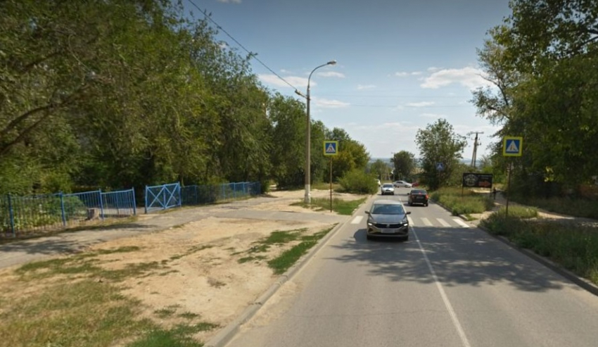 Байкер снес 8-летнюю девочку перед школой в Волгограде