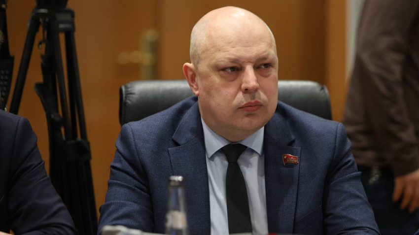 Коммунист с зарплатой меньше, чем у кассира супермаркета, рвется от Волгограда в Госдуму