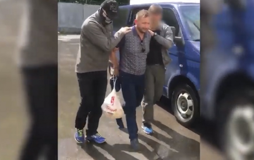 Опубликовано видео задержания криминального авторитета Ремезова, подозреваемого в покушении на губернатора Бочарова