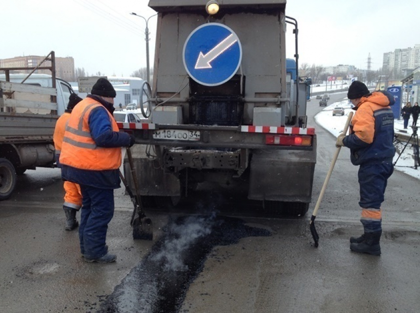 В Волгограде с начала года положили 700 квадратных метров нового асфальта 