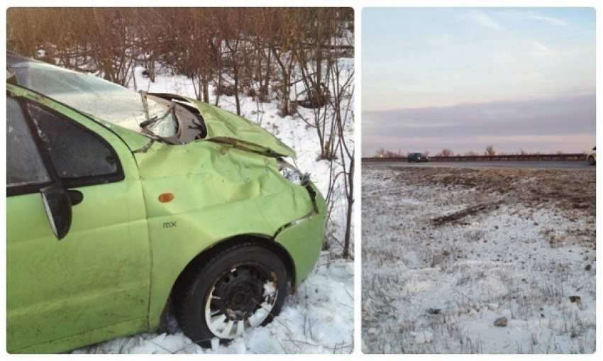 Matiz дважды перевернулся на скользкой дороге под Волгоградом