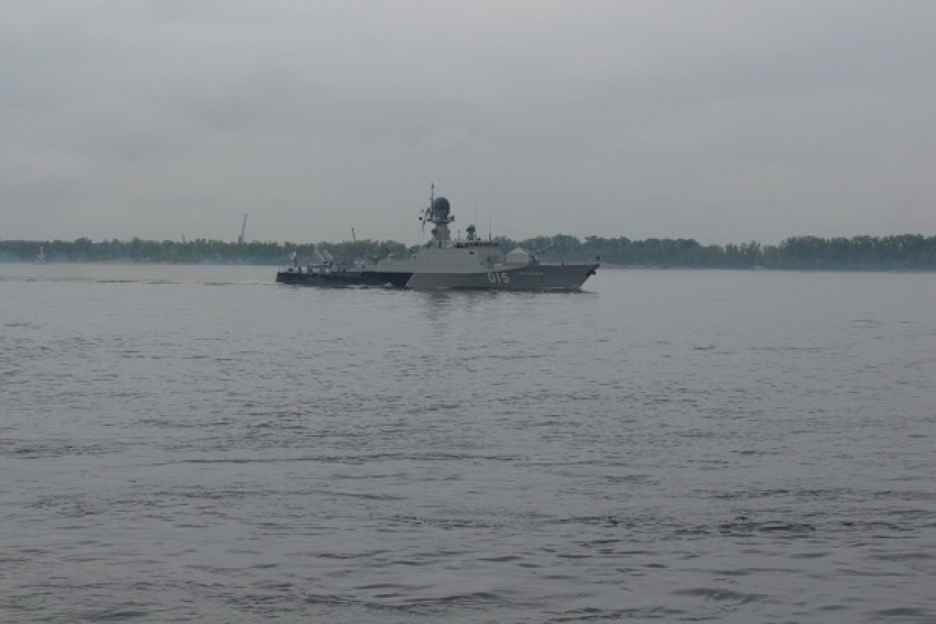 У берегов Волгограда дали залп корабли Каспийской флотилии