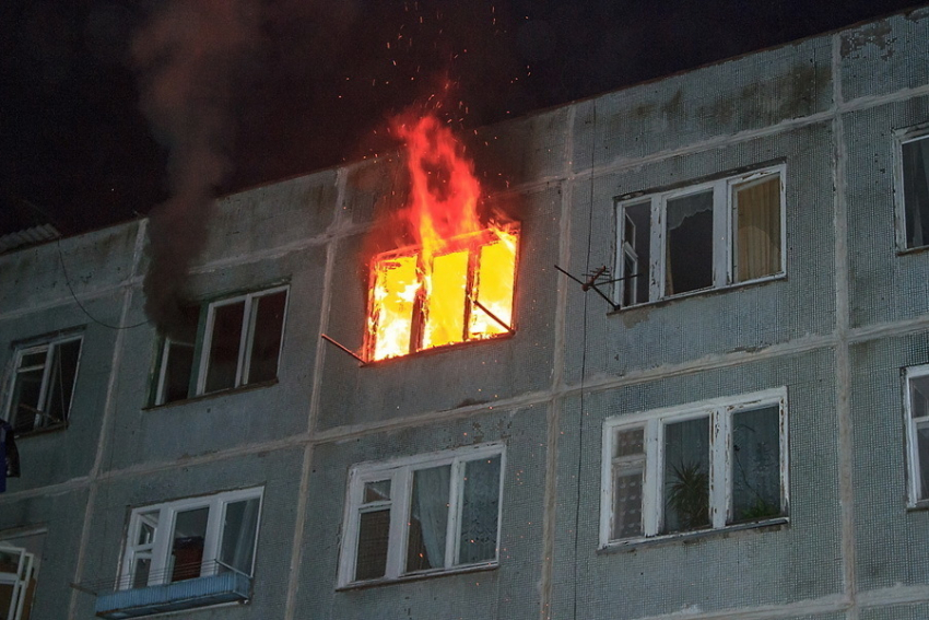 Пенсионер пострадал в пожаре в 9-этажном доме на севере Волгограда 