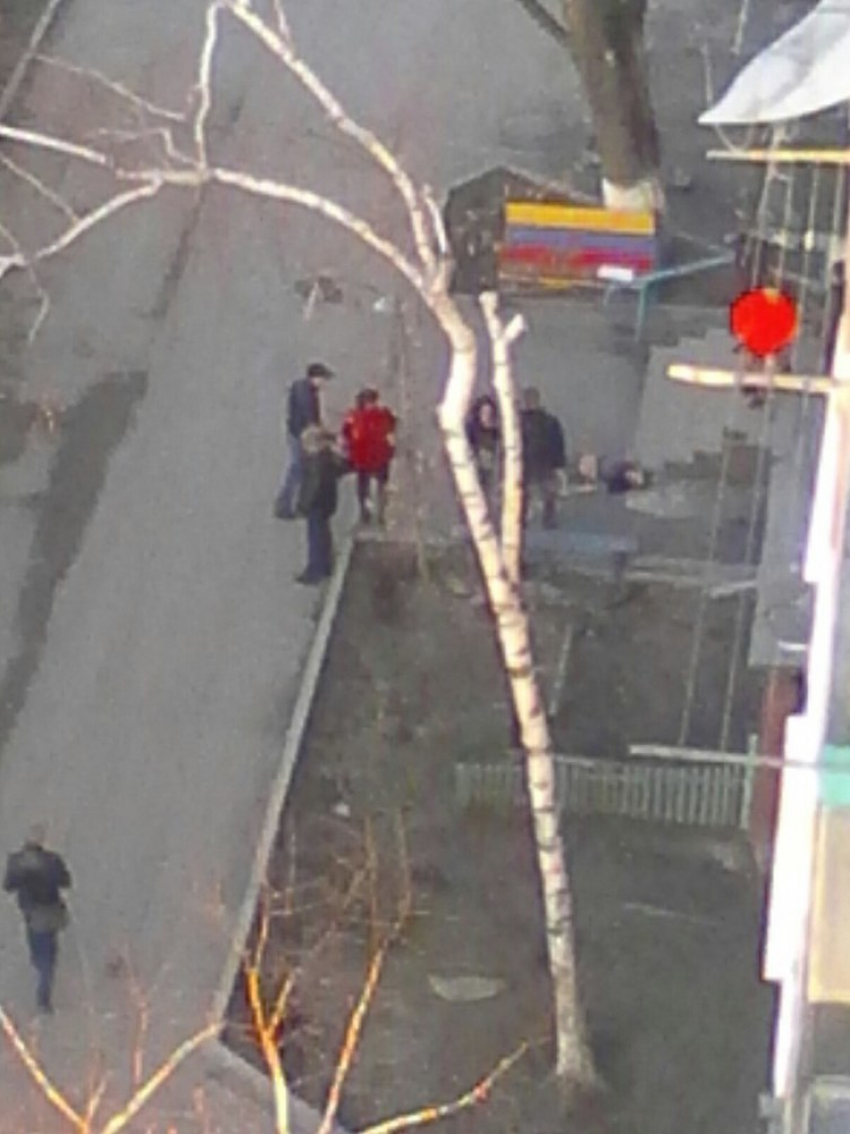 Мужчина пролетел 5 этажей и остался жив в Волгограде