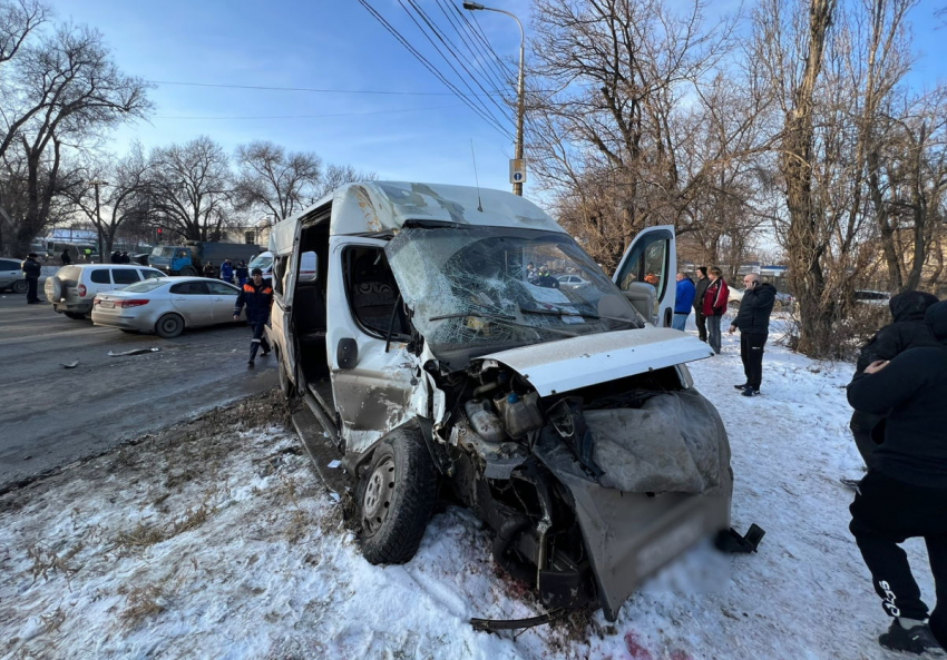 Смертельной аварией с фурой и маршруткой в Волгограде занялся Александр Бастрыкин