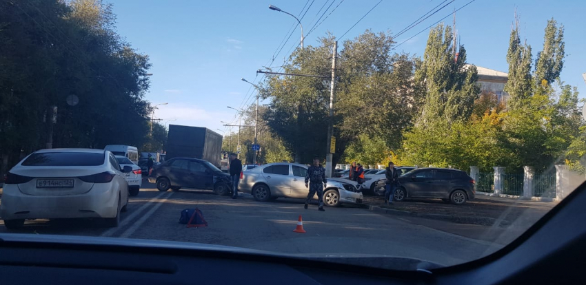 Трое детей пострадали в утреннем ДТП на севере Волгограда
