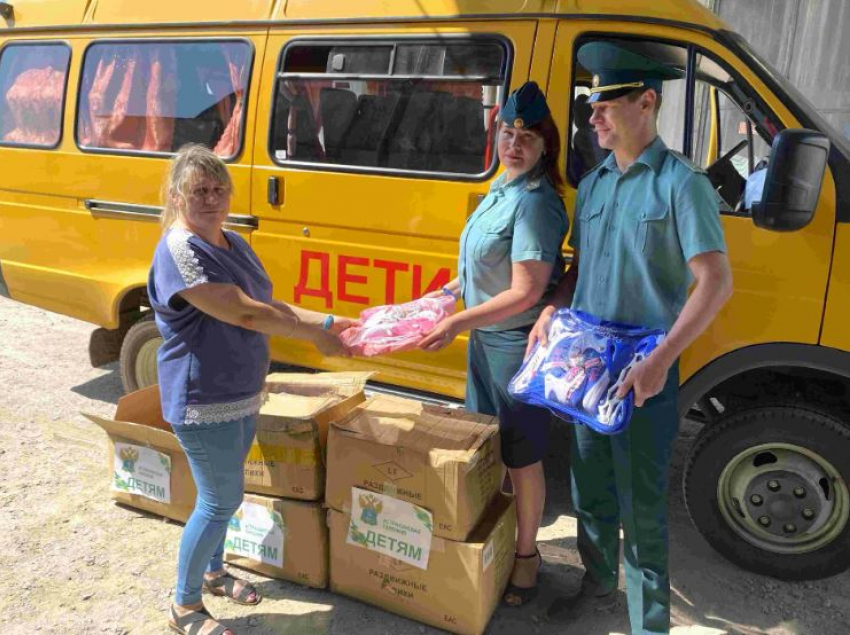 Волгоградским детским домам передали конфискованные на таможне ролики